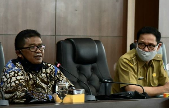 Sekretaris Komisi I DPRD Jabar Sadar Muslihat (kiri) : Pendampingan Calon Pemekaran DOB oleh daerah Induk Sangat Penting