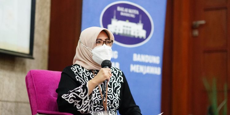 Kepala Disdagin Kota Bandung, Elly Wasliah