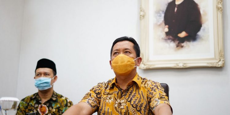 Ketua Harian Tim Gugus Tugas Covid-19 Kota Bandung, Ema Sumarna