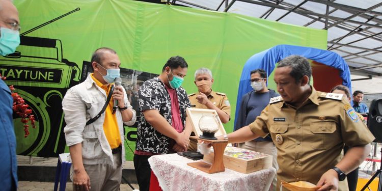 Wakil Wali Kota Bandung Yana Mulyana, pada acara HUT ke-32 Rase 102.3 FM, di kantor Rase FM, Senin (19/10/2020)