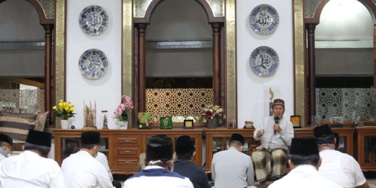 Wali Kota Bandung, Oded M Danial saat kegiatan Berkah Shubuh bersama Sekretaris Kecamatan, di Pendopo Kota Bandung, Selasa (20/10/2020)