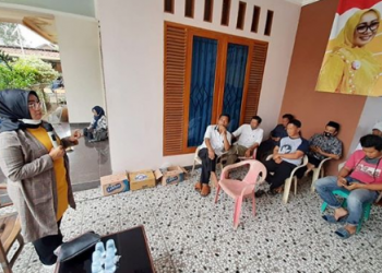 Anggota DPRD Provinsi Jawa Barat Sri Rahayu Agustina (berdiri) : Warga Keluhkan Sulit Dapatkan Pupuk Bersubsidi dan Ancaman Banjir