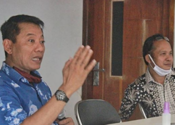 Anggota DPRD Jabar Toto Purwanto (kiri) : Pemprov Jabar Diminta Lebih Jeli Dalam Pendataan Agar Bansos Yang Diberikan Tepat Sasaran