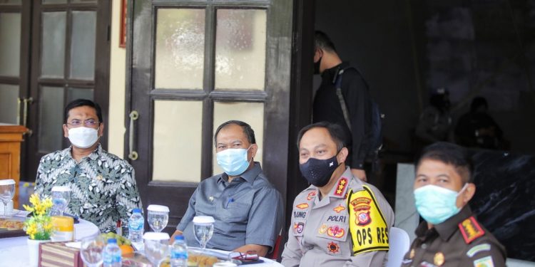 Wali Kota Bandung, Oded M. Danial bersama Forkopimda saat Coffee Morning di Markas Polrestabes Bandung, Selasa (3/11/2020)