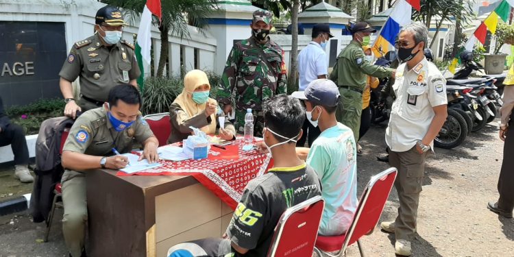 Tim Gugus Tugas Covid-19 Kota Bandung mulai memberlakukan sanksi administrasi bagi para pelanggar protokol kesehatan