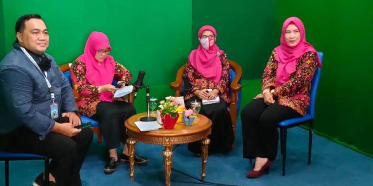 Ketua PPLIPI Jabar, Lina Marlina Ruzhan,  pada acara "Tamu Kita"  di salah satu TV swasta lokal Bandung, Rabu, (18/11/2020).