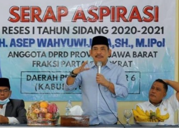 Asep Wahyu Wijaya anggota DPRD Prov. Jawa Barat (tengah) : Pemerintah Daerah Tidak Boleh Mengurusi Pekerjaan Yang Bukan Kewenangnya