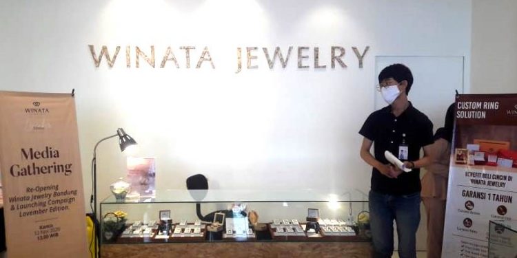 Re-opening Galery Winata Jewelry Bandung, di MTC Buahbatu, Bandung, Kamis (12/11/2020)