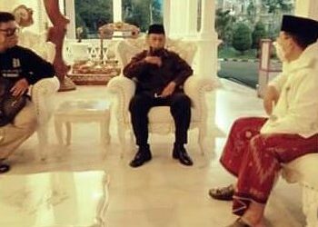 Bupati Cianjur Herman Suherman bersama Wakil Ketua Lembaga Kebudayaan Cianjur KH. Dr. Dadang Ahmad Fajar, M.Ag.