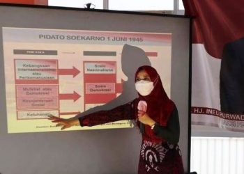 Wakil Ketua DPRD Provinsi Jawa Barat Daerah Pemilihan XI (Kab. Subang, Kab. Sumedang dan Kab. Majalengka) DR. Hj. Ineu Purwadewi