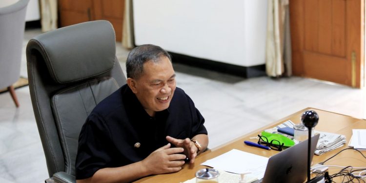 Wali Kota Bandung, Oded M Danial saat memberikan sambutan secara virtual pertemuan Dewan Penyantun dan Pimpinan Unisba, Rabu (20/1/2021)