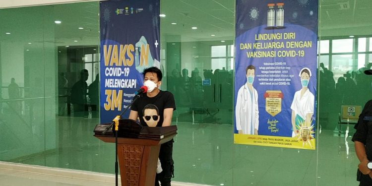 Ariel Noah Disuntik Vaksin Tahap 2 (foto:ist)