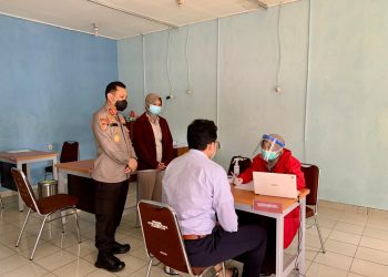 Kasespim Polri Irjen Pol Rokhmad Sunanto, Tinjau Pelaksanaan Vaksinasi Sinovac Tahap 1, di klinik kesehatan Sespim Lemdiklat Polri, Senin (1/2/2021)