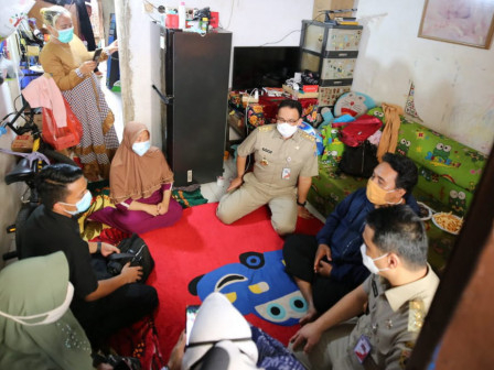 Gubernur Anies Baswedan dan Wagub Ahmad Riza Takziah ke Rumah Korban Banjir (foto:ist)
