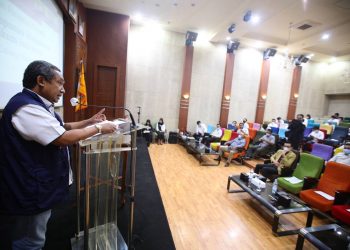 Wakil Wali Kota Bandung, Yana Mulyana saat menghadiri pelantikan DPC Permahi Bandung, di Auditorium Balai Kota Bandung, Minggu (21/2/2021)