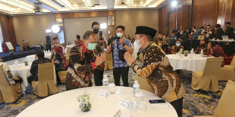 Wali Kota Bandung, Oded M. Danial, saat menghadiri Rakor Korupsi Terintegrasi bersama KPK, di Mason Pine Hotel, Kota Baru Parahyangan, Bandung Barat, Selasa (16/32021)