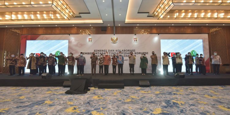 Rakor Sinergi dan Kolaborasi Pemberantasan Korupsi pada Pemerintah Daerah di Provinsi Jawa Barat, di Mason Pine Hotel, Kabupaten Bandung Barat, Selasa (16/03/2021)