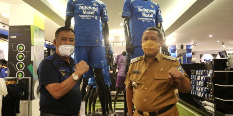 Manager Persib Bandung, Umuh Muhtar - Wakil Wali Kota Bandung, Yana Mulyana