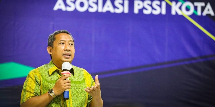 Yana Mulyana saat menghadiri Syukuran Ulang Tahun Persib ke-88 di Aula Gedung Asosiasi PSSI Jawa Barat, Kota Bandung, Minggu (14/3/2021)