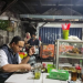 Gubernur Anies Baswedan Makan di Warung Pecel Lele (foto:instagram Anies Baswedan)
