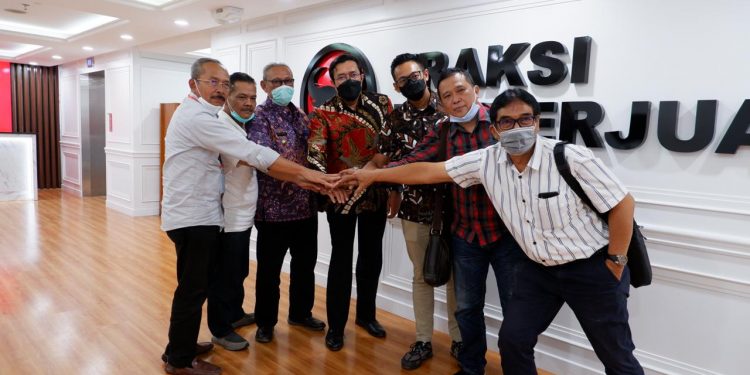 Ketua DPD PDI Perjuangan Ono Surono bersama Bupati dan Wabup Kuningan (foto:ist)