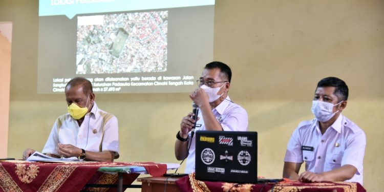 Pimpinan dan Anggota Komisi IV DPRD Provinsi Jawa Barat meninjau kegiatan proyek revitalisasi Gedung Olahraga Sangkuriang di Kota Cimahi, Rabu (28/04/2021). (Foto : Farhat/Humas DPRD Jabar). CAPTION : Pimpinan dan Anggota Komisi IV DPRD Provinsi Jawa Barat meninjau kegiatan proyek revitalisasi Gedung Olahraga Sangkuriang di Kota Cimahi, Rabu (28/04/2021). (Foto : Humas DPRD Jabar)