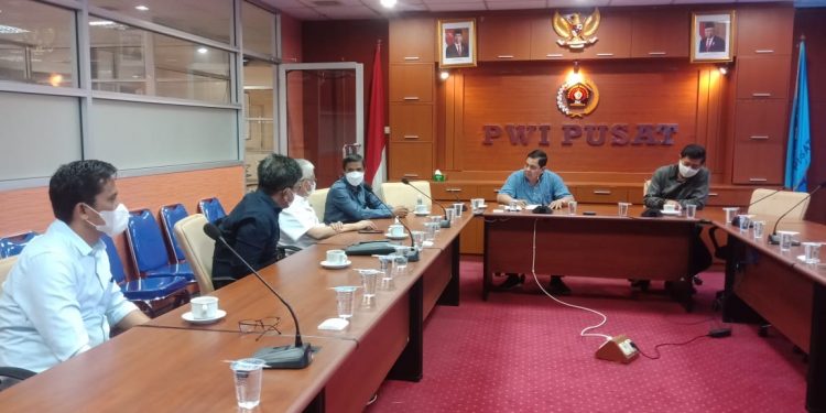 Suasana pertemuan antara pengurus PWI Pusat dan Pemerintah Provinsi Sultra bersama pengurus PWI Sultra di Kantor PWI Pusat, Rabu (7/4/2021)