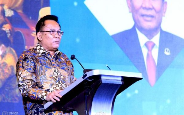 Ketua DPRD Provinsi Jawa Barat Brigjen TNI (Purn) Taufik Hidayat saat menghadiri dan memberikan sambutan pada Musrenbang Jawa Barat Tahun 2022, di Trans Luxury Hotel, Kota Bandung, Senin (12/4/2021). (Foto :Humas DPRD Jabar).