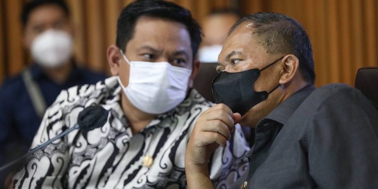 Ketua Pansus II DPRD Provinsi Jawa Barat, Abdy Yohana dan Walikota Bandung, Oded M. Danial