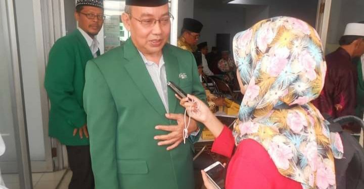 Teks foto: Koordinator Presidium "Fosil MA" (Forum Silaturahmi Mathla'ul Anwar), KH. Zaenal Abidin Syuja'i tengah diwawancarai wartawan di Serang, Banten, Selasa (6 Juli 2021). (Foto: Istimewa).