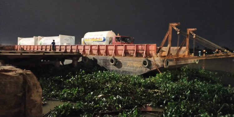 Proses pengiriman iso tank berisi oksigen cari ke Jabar. (foto:ist)