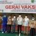 Teks foto: Sekjen MUI, Buya Dr. H. Amirsyah Tambunan (dua, kanan) dan Walikota Tangsel, Benyamin Davnie (tiga, kanan) bersama jajaran pengurus MUI dan Pimpinan UIN Jakarta usai menyaksikan kegiatan vaksinasi di kampus UIN Jakarta, Minggu 29 Agustus 2021 (Foto: Istimewa)