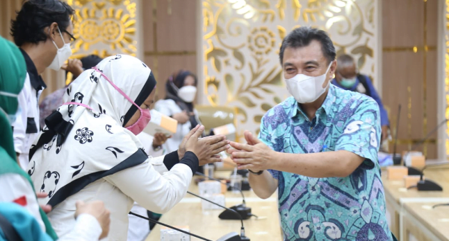 Ketua Komisi V Abdul Haris Bobohoe saat menerim aspirasis Guru Honorer