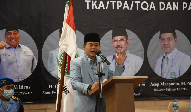Wakil Ketua DPRD Provinsi Jawa Barat H. Oleh Soleh menghadiri undangan Workshop Kurikulum Pendidikan Al Qur'an TKA/TPA/TQA dan Kurikulum PAUD di lingkungan BKPRMI Jawa Barat, bertempat di Hotel Horrison Jln. Pantai Barat No.91, Kabupaten Pangandaran, Minggu, (21/11/2021).