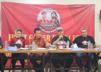 Teks foto: (ki-ka): H. Timur Kiemas, Ketua Umum DPP Front Ganjar - Puan, Ketua Dewan Pembina DPP Front Ganjar - Puan, H. Mochtar Mohammad, Sembiring, Bendahara Umum DPP, Barbie Kumalsari, Ketua Bidang Perempuan DPP. (Doc).