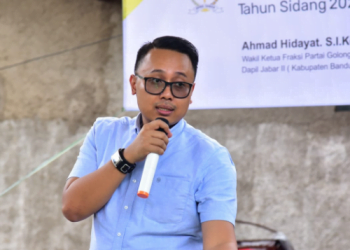Anggota DPRD Jabar Ahmad Hidayat.S.I.Kom melaksanakan Reses I Tahun Sidang 2021-2022 di Gedung DOM komplek Baranang Siang Indah , Desa Gunung Leutik , Ciparay, Kabupaten Bandung.Kamis (2/11/2021 )