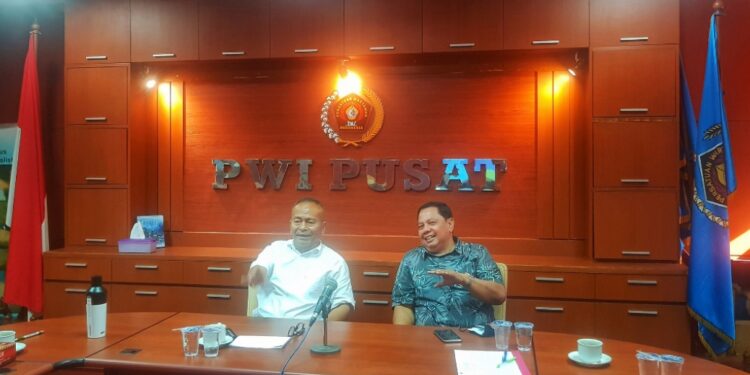 Ketua Umum PWI Atal Sembiring Depari dan Sekretaris Jenderal Mirza Zulhadi