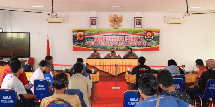 Ekspos pencapaian kinerja Polres Ciamis selama tahun 2021  di Aula Pesat Gatra Mapolres Ciamis, Jawa Barat, Senin (27/12/2021).