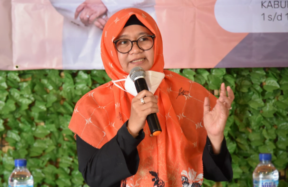 Anggota Komisi II DPRD Provinsi Jawa Barat Hj. Sari Sundari.S.Sos Melaksanakan Reses I Tahun Sidang 2021 -2022 di Pondok Winagung Hotel Jl. Raya Ciwidey, Rancabali, Kabupaten Bandung.
Rabu (1/12/ 2021 )