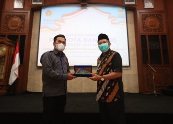 Ketua PWI Kota Bandung saat Bersama Walikota Bandung H. Oded M Danial