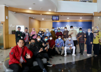 Komisi III DPRD Provinsi Jawa Barat melaksanakan kunjungan ke Bank BPD DIY, adapun maksud dan tujuan kunjungan tersebut dalam rangka koordinasi terkait penjajakan kerjasama perbankan Daerah Jawa Barat, (Rabu, 26/1/22).