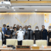 Wakil Ketua H. Oleh Soleh, S.H serta Pimpinan dan Anggota Komisi I DPRD Provinsi Jawa Barat menerima aspirasi dari Presedium TASELA terkait usulan daerah otonomi baru Tasikmalaya Selatan, Selasa (4/1/2022). (Foto Humas DPRD Jabar).