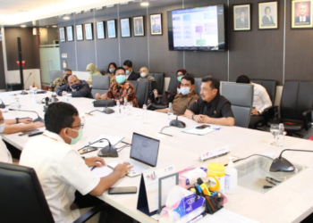 Pimpinan dan Anggota Pansus VIII DPRD Provinsi Jawa Barat melaksanakan konsultasi ke Direktorat Jenderal Minyak Bumi dan Gas Kementerian Energi dan Sumber Daya Mineral terkait Pembahasan Raperda Perubahan Kedua atas Perda No. 14 Tahun 2013 tentang Pembentukan BUMD Bidang Minyak dan Gas Bumi Lingkup Kegiatan usaha Hulu dan Perubahan Kedua atas Perda No. 10 Tahun 2014 tentang Penyertaan Modal Pemerintah Prov. Jabar pada PT. Migas Hulu Jabar, yang bertempat di Jl. HR. Rasuna Said, DKI Jakarta, Senin(17/01/2022).