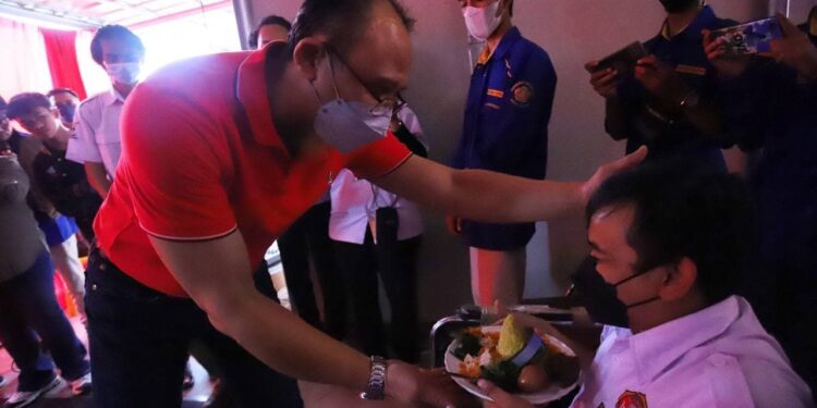 Wakil Ketua DPRD Kota Bandung Achmad Nugraha meresmikan usaha Cuci Motor Kiki, di Jalan Cijambe, Kelurahan Pasir Endah, Kecamatan Ujung Berung, Rabu (26/1/2022).