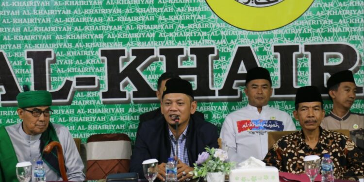 Teks foto: Ketua Umum PB Al-Khairiyah H. Ali Mujahidin sedang memimpin rapat pleno perdana PB Al-Khairiyah masa bakti 2021-2026 di Cilegon Banten 15 Januari 2022 (Foto: Istimewa).