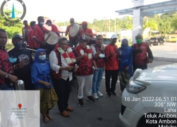 Teks foto: (ki-ka), Ketua LGP Maluku, Nurdin, Ketua Dewan Pembina LGP, Mochtar Mohamad, Sekjen LGP, Nawang, Panglima LGP, Ustad Salim dan Ketua Umum LGP, Timur Kiemas saat menghadiri Pembagian SK kepada 11 DPC LPG se- Provinsi Maluku dan Rakerda DPD Laskar Ganjar – Puan Provinsi Maluku di Resto Beby Indah Beach di Jln Raya Suli, Tial Pulau Ambon, beberapa waktu lalu. (Doc).