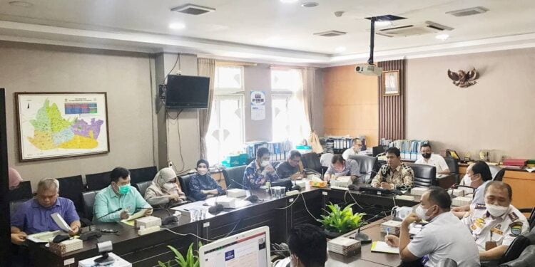 Komisi B melakukan rapat kerja bersama Dinas Perhubungan Kota Bandung, di Ruang Rapat Komisi B, Rabu (26/1/2022).