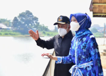 Wakil Ketua DPRD Jabar Ineu Purwadewi Sundari beserta Komisi IV DPRD Jabar saat melakukan kunjungan lapangan di lokasi Revitalisasi Situ Ciburuy Kabupaten Bandung Barat, Rabu (5/1/2022)
