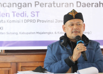 nggota Dewan Perwakilan Rakyat Daerah (DPRD) Provinsi Jawa Barat dari daerah pemilihan (Dapil) Jabar XI, Raden Tedi, sosialisasikan Rancangan Peraturan Daerah Provinsi Jawa Barat tentang Rencana Tata Ruang Wilayah Provinsi Jawa Barat Tahun 2022-2042 di Resto Cafe 99 Cibatu, Kel. Munjul, Kec. Majalengka, Kabupaten Majalengka, Kamis (03/02/22).