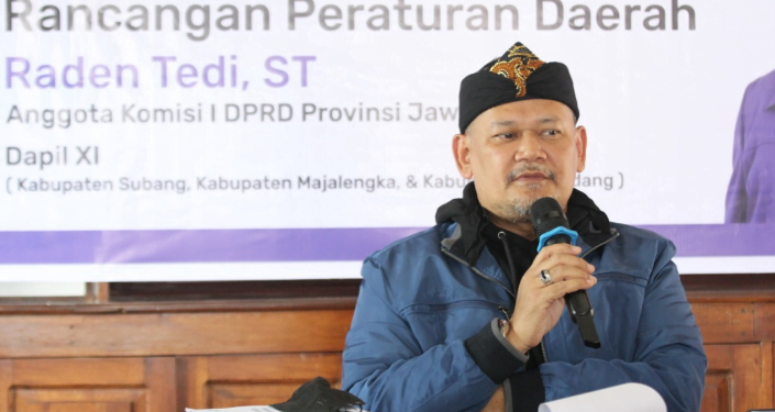 nggota Dewan Perwakilan Rakyat Daerah (DPRD) Provinsi Jawa Barat dari daerah pemilihan (Dapil) Jabar XI, Raden Tedi, sosialisasikan Rancangan Peraturan Daerah Provinsi Jawa Barat tentang Rencana Tata Ruang Wilayah Provinsi Jawa Barat Tahun 2022-2042 di Resto Cafe 99 Cibatu, Kel. Munjul, Kec. Majalengka, Kabupaten Majalengka, Kamis (03/02/22).